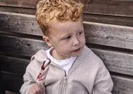 Buscan a contrarreloj en Inglaterra a Noah, un niño de tres años con autismo y sordera parcial que está desaparecido