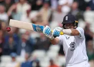 Joe Root makes most of no-ball luck as England win despite Pakistan scare