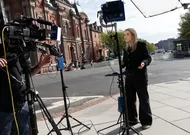 Los Tres Medios de Comunicación Vetados por Trump en la Casa Blanca, CNN, MS NOW y Politico, Presentan una Demanda Contra Él