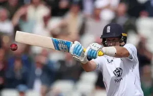 Joe Root makes most of no-ball luck as England win despite Pakistan scare