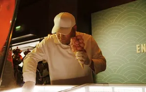 Kahve Dünyası, dondurma ustası Gökhan Şahin ile Guinness World Records'a adını yazdırdı