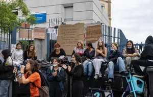 Lycées Bloqués : La Mobilisation Se Poursuit Après une Journée Sous Tension