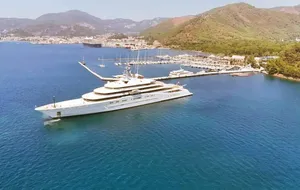 Rus milyarder Abramoviç'in yatı "Eclipse" Marmaris'ten demir aldı