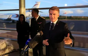 Saint-Pierre-Et-Miquelon Est "Fier D'Être Français" :  Macron Répond À Trump Depuis L'Archipel