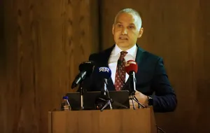 TBMM Zirai Don Olayını Araştırma Komisyonu üyeleri, Manisa'daki üzüm bağlarında incelemelerde bulundu