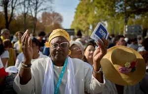 "Vivre UN Moment Ensemble" : À Paris, les Catholiques à L'Unisson pour la Messe de Léon XIV