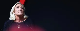 UN "Costard en Kevlar" pour Mediapart ? La Classe Politique Française Déplore "la Violence du RN"