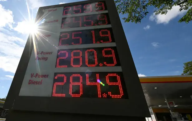 L'Allemagne Réduit Les Taxes Sur Le Carburant Avant UN Dimanche Électoral Crucial