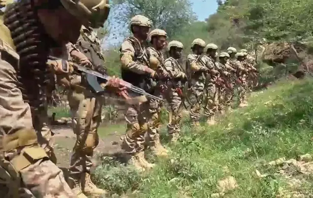 Le Yémen Affirme Avoir Mené des Centaines de Frappes Contre les Houthis