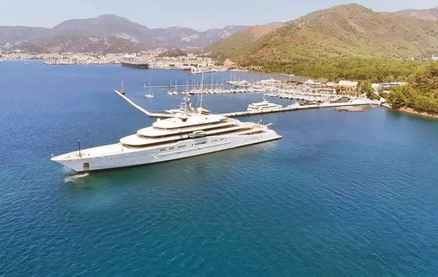 Rus milyarder Abramoviç'in yatı "Eclipse" Marmaris'ten demir aldı