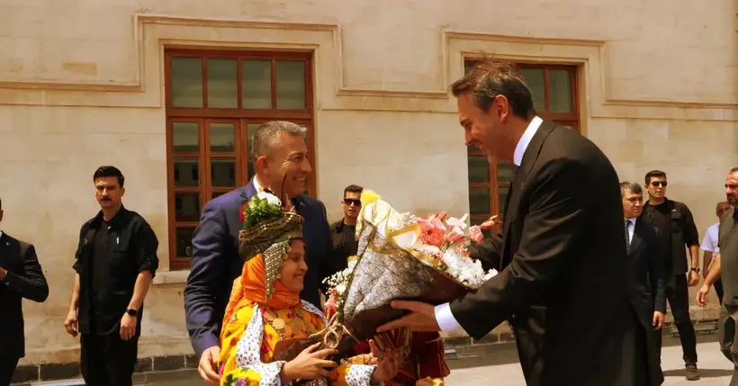 Enerji ve Tabii Kaynaklar Bakanı Bayraktar, Kilis'te ziyaretlerde bulundu Enerji ve Tabii Kaynaklar Bakanı Bayraktar, Kilis'te ziyaretlerde bulundu