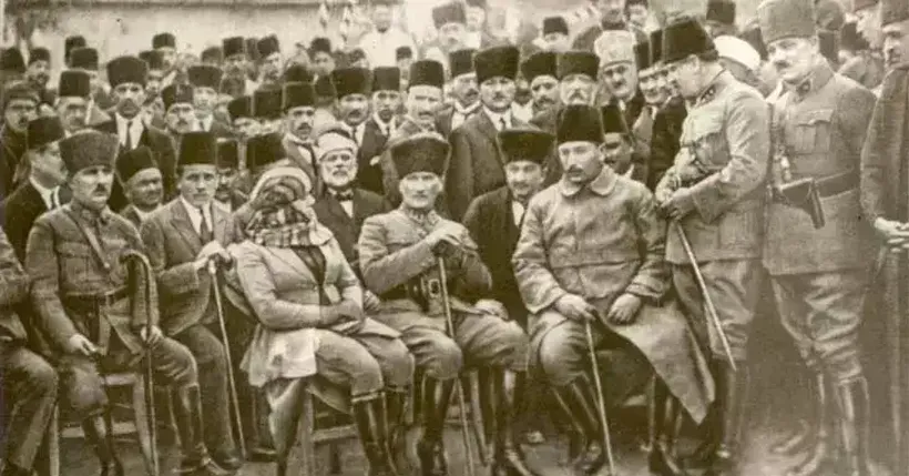 Mustafa Kemal Atatürk: Türkiye'nin Kurucu Lideri Mustafa Kemal Atatürk: Türkiye'nin Kurucu Lideri