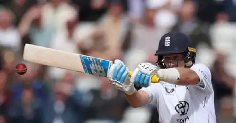 Joe Root makes most of no-ball luck as England win despite Pakistan scare