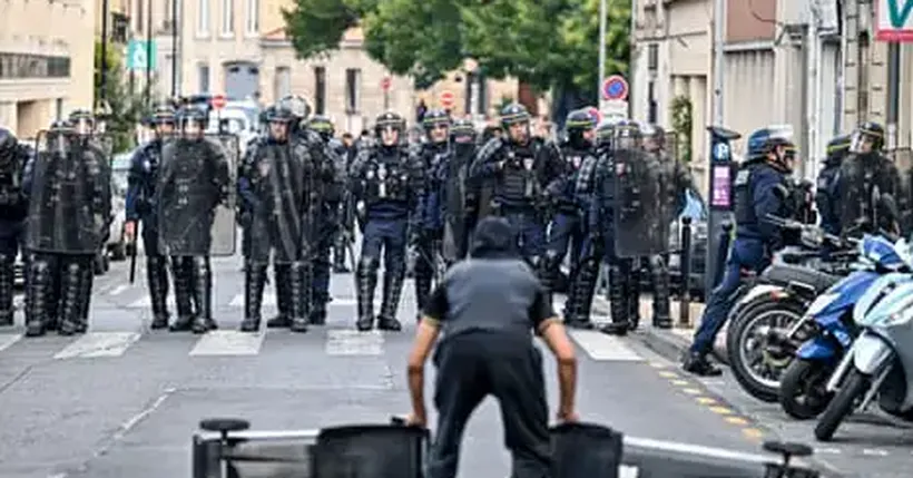 Schoolboy, 15, Loses Hand After Picking up Police Stun Grenade During French School Protests