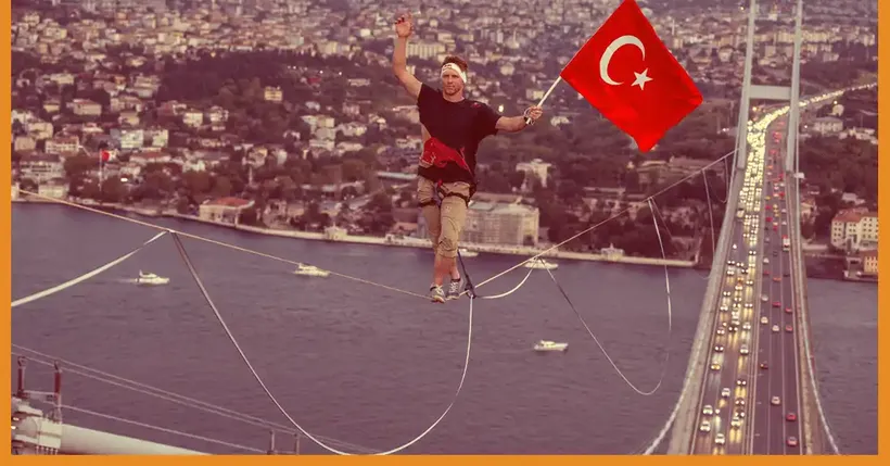 İstanbul Boğazı’nda Adrenalin Dolu Anlar: Red Bull Sporcusu Halatla Kıtalar Arasında Geçiş Yaptı İstanbul Boğazı’nda Adrenalin Dolu Anlar: Red Bull Sporcusu Halatla Kıtalar Arasında Geçiş Yaptı