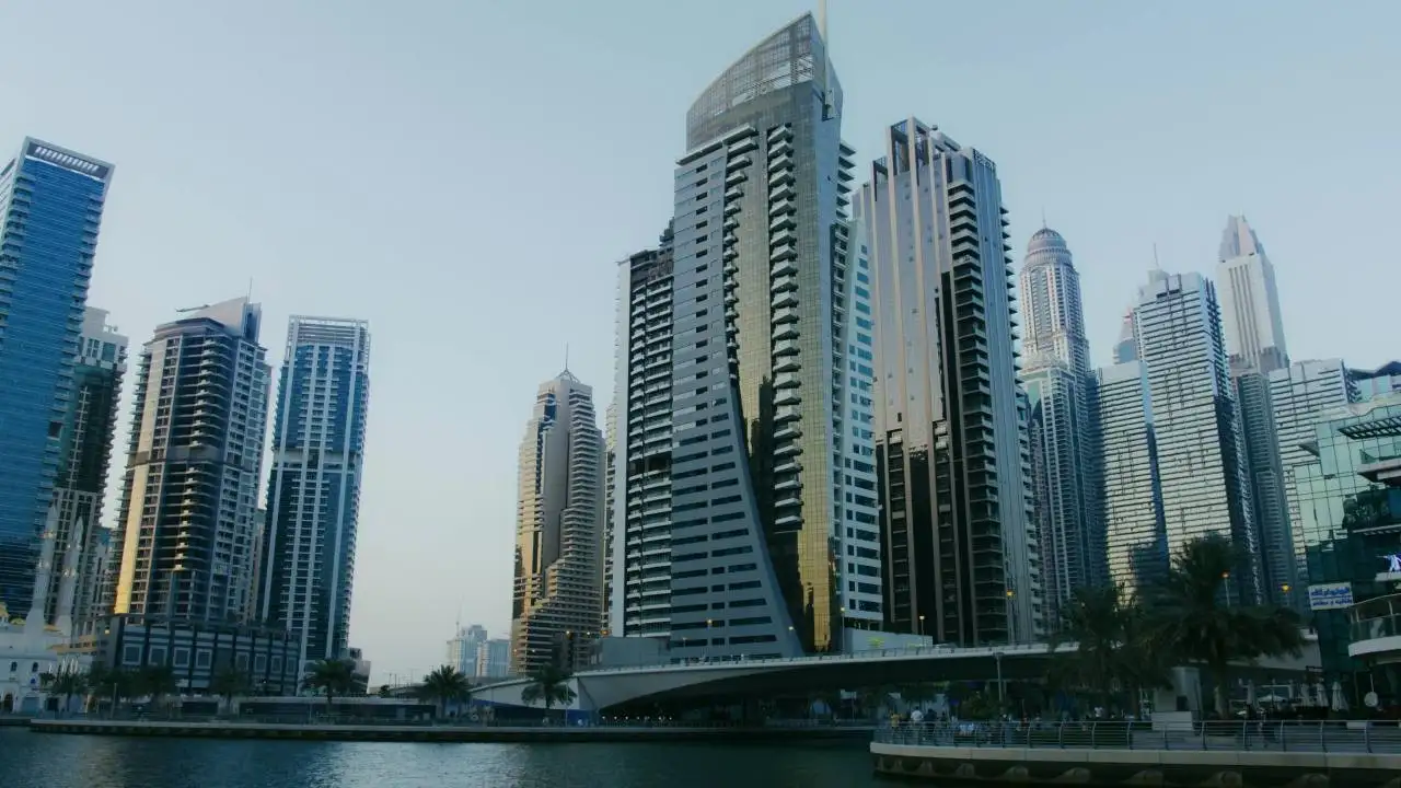 Savaş Dubai'yi Vurdu: Konut Satışları Çakıldı, İndirimler Başladı